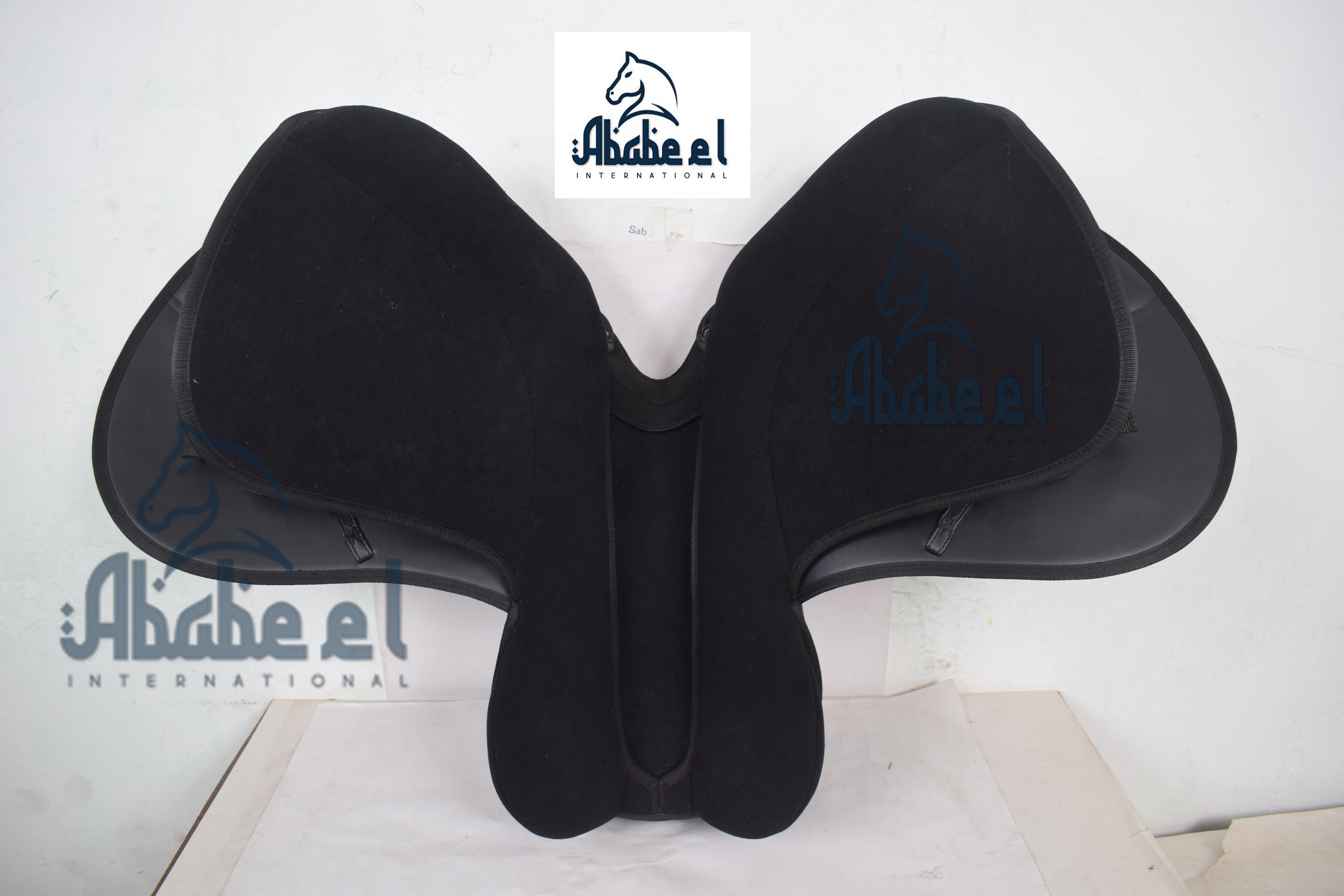 Synthetic saddle